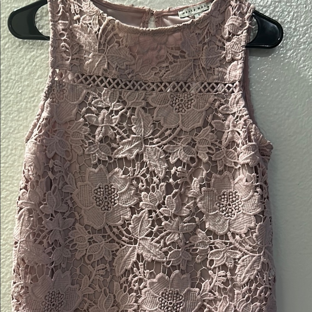 Elegant Lace Sleeveless Blouse